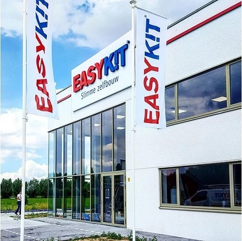 Buitenzijde van de Easykit-toonzaal in Sint-Niklaas