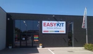 Buitenzijde van de Easykit-toonzaal in Maldegem