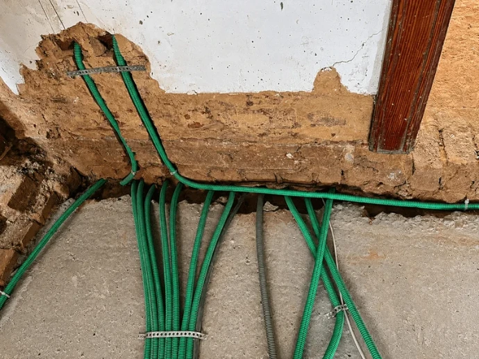 Technische leidingen tijdens de zelfbouwrenovatie van Eline en Bob