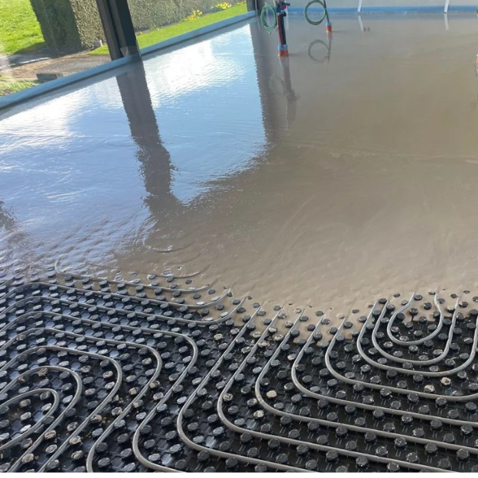 Profi vloerverwarming nat systeem met leidingen in chape-opbouw