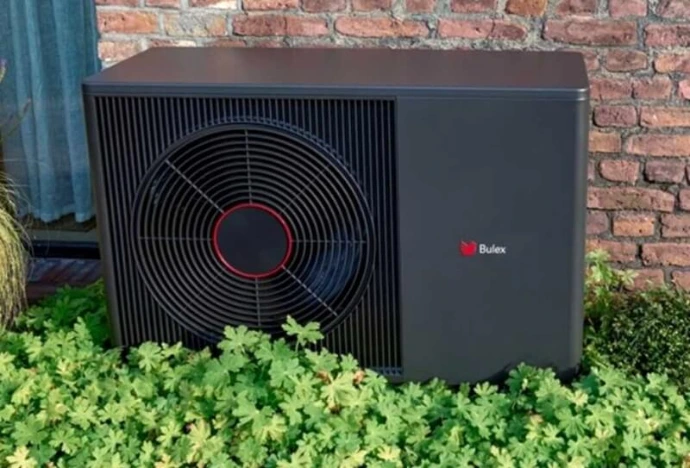 Bulex GeniaAir Classic lucht/water warmtepomp buitenunit bij woning