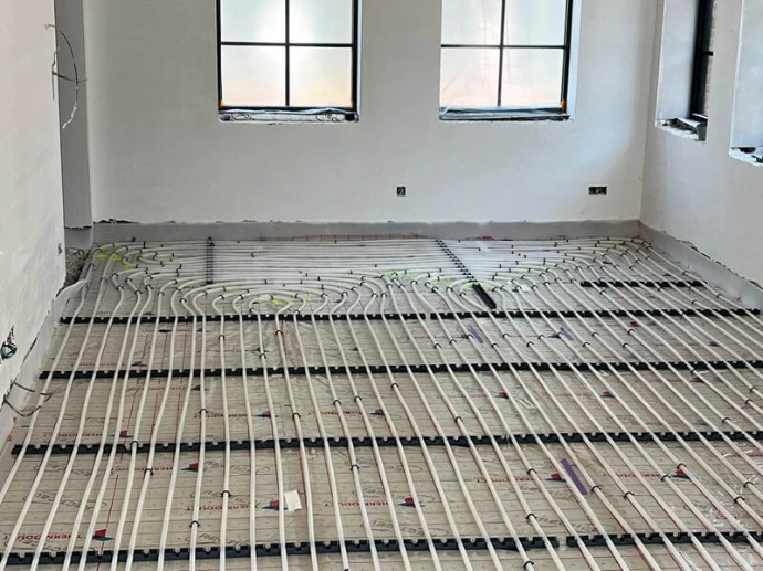Zelf vloerverwarming leggen tijdens de renovatie van Kato met Easykit