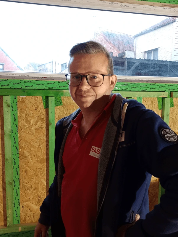 Easykit-technieker Timmy op de werf